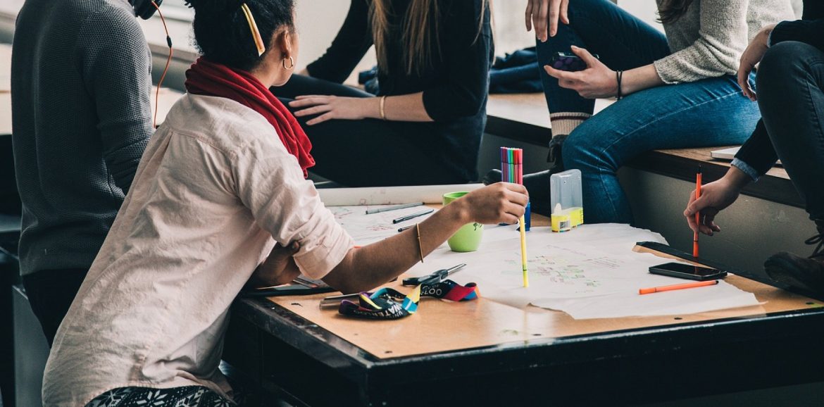 Pourquoi suivre un CAP Petite Enfance dans un établissement moderne ?