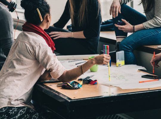 Pourquoi suivre un CAP Petite Enfance dans un établissement moderne ?